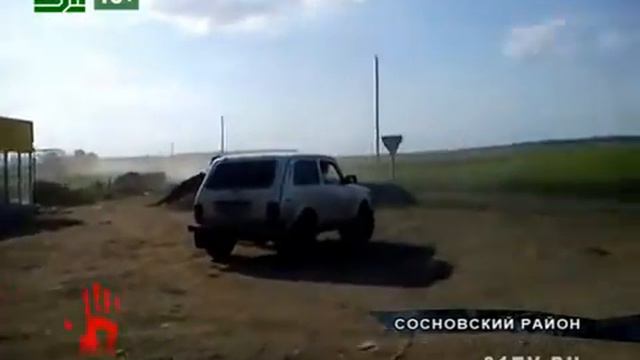 Легковушка пошла на таран танка смотреть онлайн