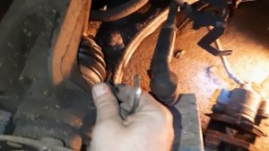 Снимаем передние стойки на Шкоде Ети