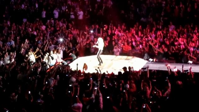 "Whenever, Wherever" (Live) - Shakira - Oakland, Oracle Arena - October 22, 2010 смотреть онлайн