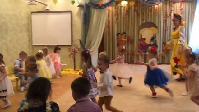 Митрофанова Арина на #YouTube: 22.10.2019 «Праздник осени» в детском саду, часть 2. #Ari.M смотреть онлайн