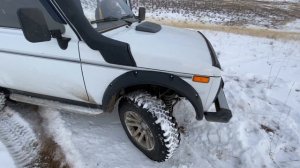 Выжить на грязевой резине в снег. Нива 525