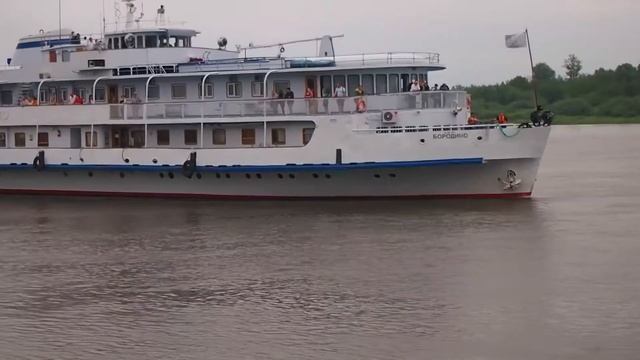 Теплоход "БОРОДИНО" прибыл в Муром точно по расписанию/The motor ship "Borodino" arrived in Murom смотреть онлайн