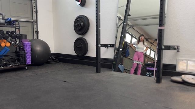 Booty Band Walking Lunges смотреть онлайн
