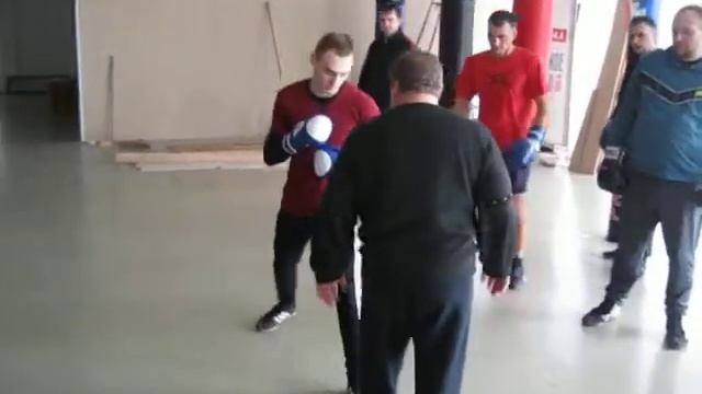 БОКСЕРСКИЕ ТРЕНИРОВКИ В "ШКОЛЕ МАГДИЕВА" , ТАГАНРОГ, изучаем смотреть онлайн