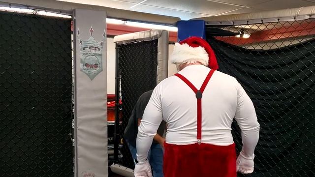 Santa Vs Grinch MMA Getting ready for pics with Sensei Santa at Martial Arts and more смотреть онлайн