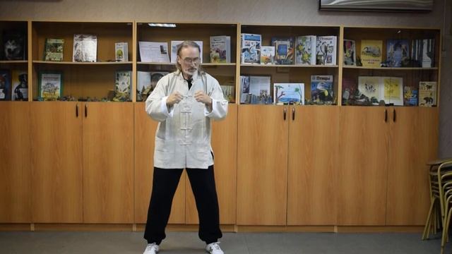 Упражнение из комплекса Утунаня. Растягивание лука и энергии. Общие понимания. простым языком. смотреть онлайн