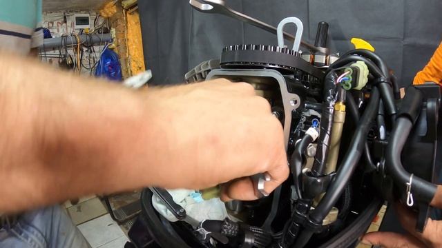 Регулировка клапанов Tohatsu MFS9.9 (Tohatsu 9.9 - 20) [ Зеркальная рыбалка смотреть онлайн