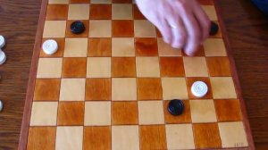 Как находить и проводить комбинации. Шашки. Обучение. Video lesson how to play draughts.