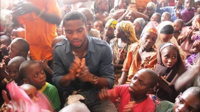 Joseph Yobo Visits Motherless Babies Home смотреть онлайн