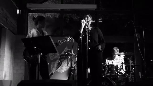 ‘Chasing Pavements’ live cover - Tuesday Soulfood - Adele смотреть онлайн