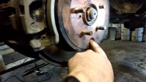 Замена колесных шпилек Subaru