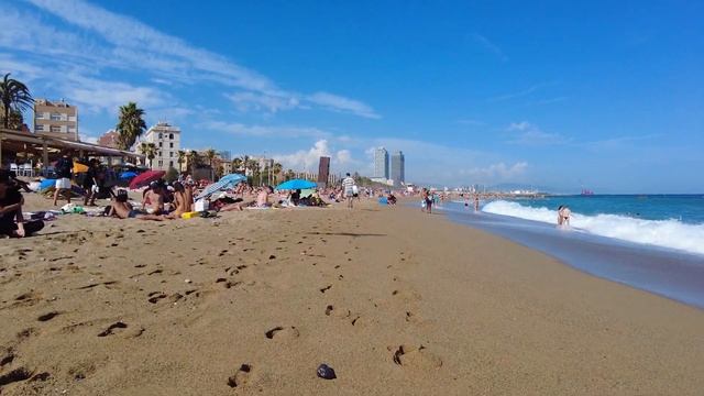 Barcelona beach walk | Barceloneta Beach and Platja de Sant Miquel 4K смотреть онлайн