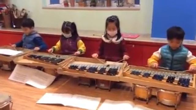 2014.2.13 打擊樂入門（六）鐵琴練習～潑水歌 смотреть онлайн