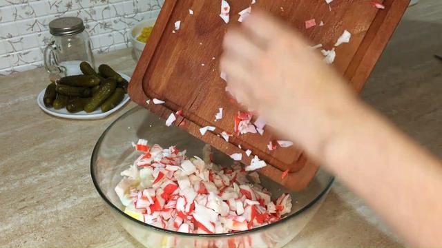 Самый популярный крабовый салат. Готовим каждый праздник! смотреть онлайн