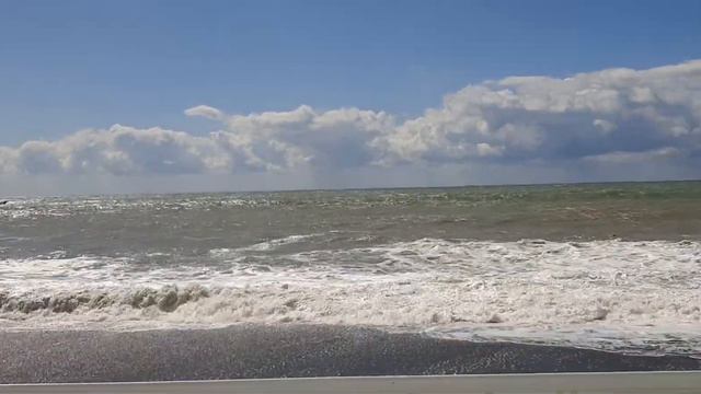 Чёрное море в Адлере 3 сентября 2021 г меня сильно удивило. смотреть онлайн