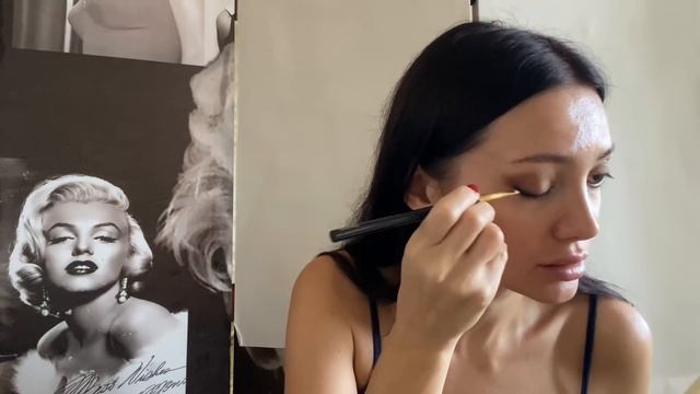 МАКИЯЖ С ПАЛЕТКОЙ MINK MIRAGE 27 ОТ TOM FORD SWATCHES + DEMO смотреть онлайн