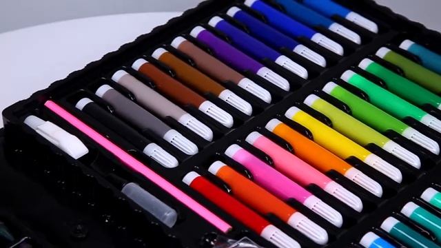 Набор для детского творчества Art Set из 150 предметов смотреть онлайн