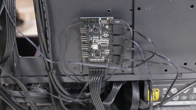 Cheap & Easy Way To Add More Fans & Fan Headers To Your PC - Deepcool FH04 FH-04 смотреть онлайн