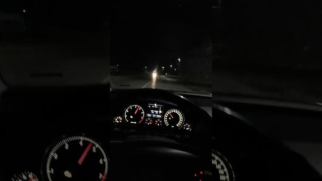 VW Phaeton 4.2 Straight Pipe Acceleration