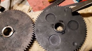 Замена шестерни и обзор привода колес снегоуборщика DDE 6556