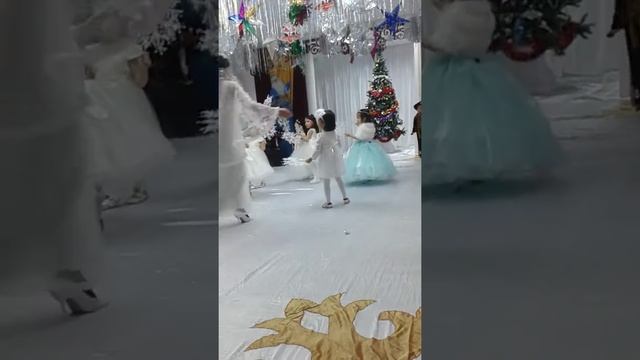 Утриник в садике!!! Новый год!!! Мой танец " снежки"♡♡♡ смотреть онлайн