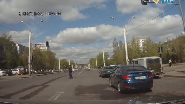 Проезд на запрещающий сигнал регулировщика смотреть онлайн