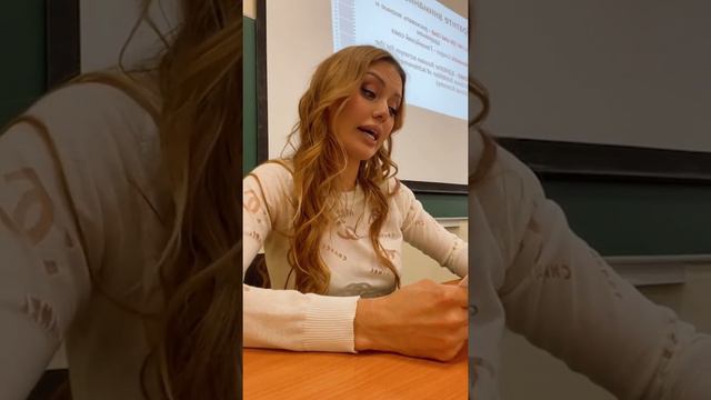 Viktoria Bonya приняла участие во всемирной просветительской акции «Тотальный диктант смотреть онлайн