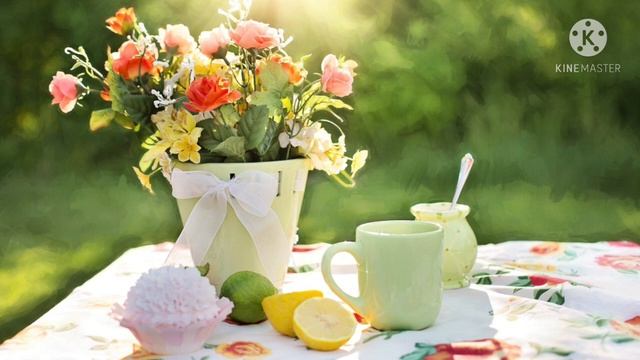 С первым днём лета! Поздравляю с первым днём лета! Красивая музыкальная открытка. смотреть онлайн