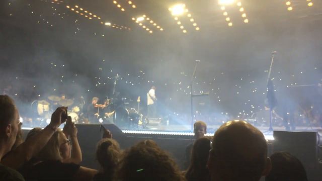 Mumford And Sons - Believe Live @ Mercedes Benz Arena Berlin (11.05.2019) смотреть онлайн