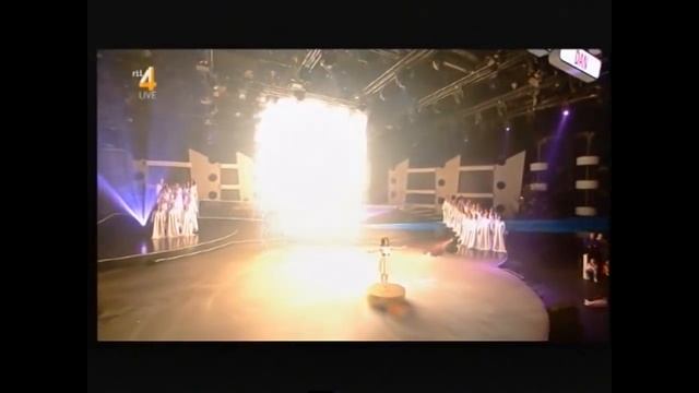 Luciano Pavarotti & Amira Willighagen singing live Nessun Dorma смотреть онлайн