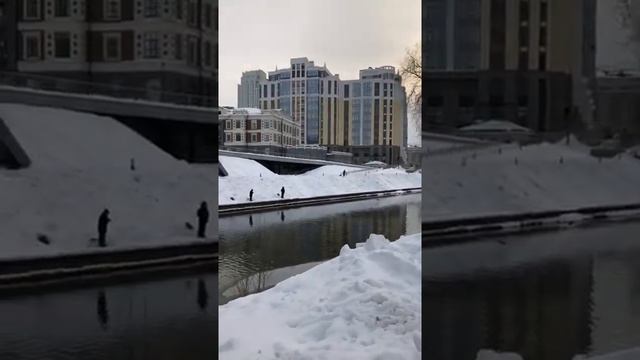 Екатеринбург vs Тюмень / Где лучше жить? Путешествие Тюменца 2021 из Столицы Сибири смотреть онлайн