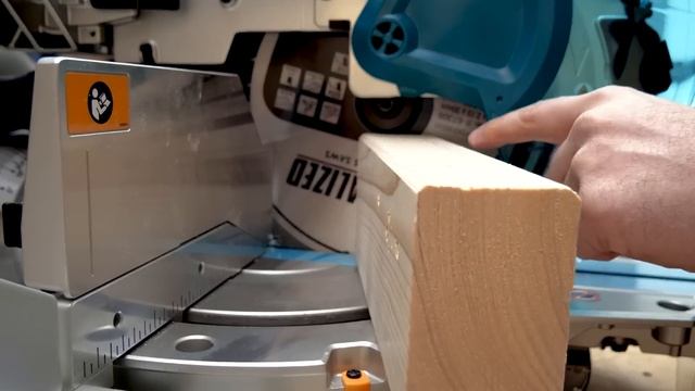 GIGANTENDUELL Kapp- Und Gehrungssägen | Bosch GCM12 GDL Vs Makita LS1219L Im Vergleich | + Verlosun