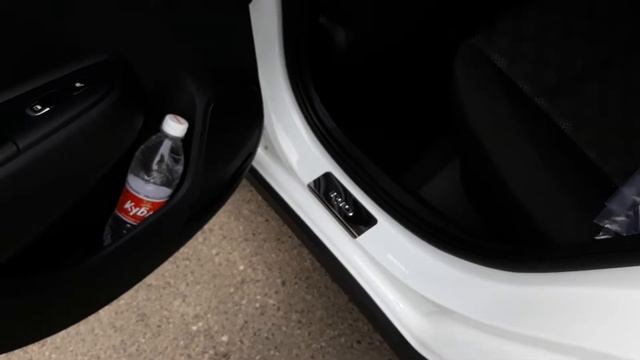 Накладки на пороги Kia Rio с 2017 по 2018 смотреть онлайн