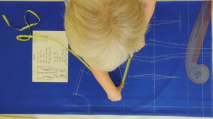 Урок 5. Нагрудная вытачка и пройма полочки. #shorts