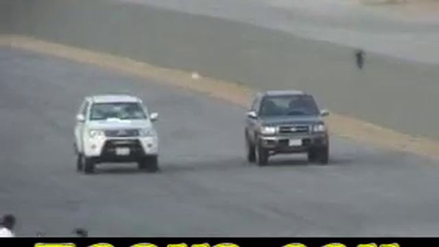 Nissan Pathfindr 3 5 Vs Toyota Fortuner 4 0 смотреть онлайн