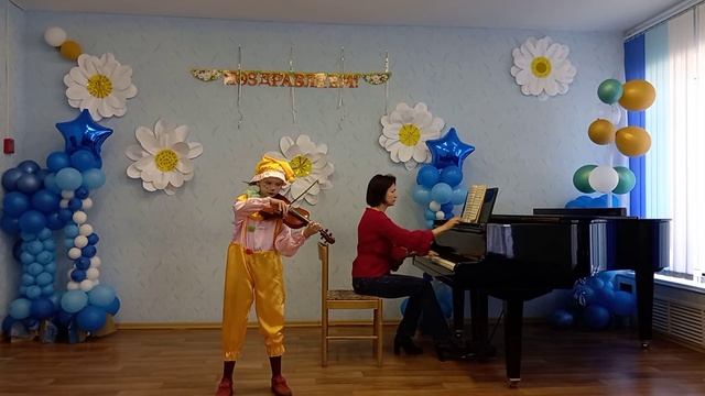 "Клоуны" Д.Кабалевский, исполняет Лясун Есения,концертмейстер Голенкова Н.Г. смотреть онлайн