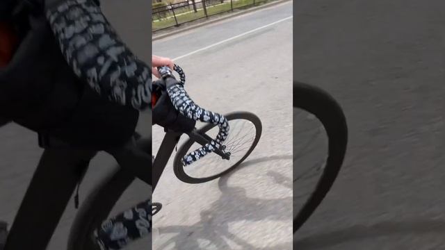 Рассекаю воздух на московских улицах #fixedgear #cycling смотреть онлайн