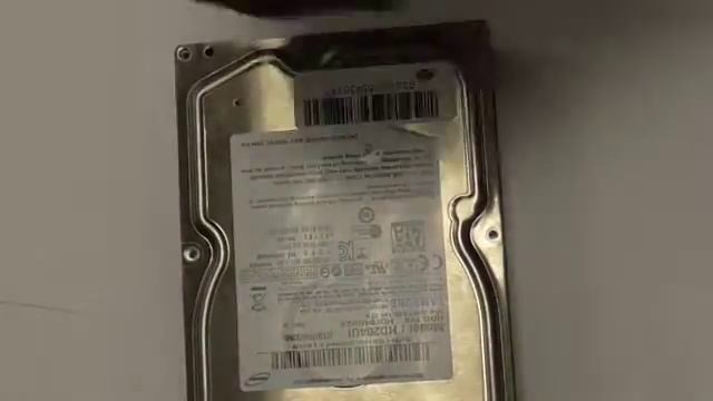 How To Open A Samsung HD204UI Hard Drive Will Contaminate Drive смотреть онлайн