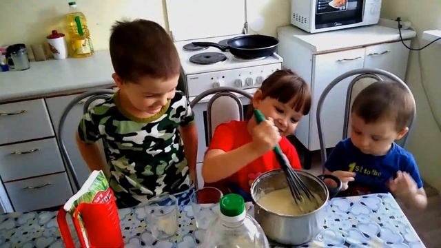 Готовим блинчики из манки. Дети расскажут как приготовить блины. смотреть онлайн