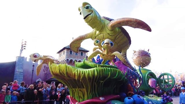 Диснейленд Париж Парад МУЛЬТГЕРОЕВ | Приятные воспоминания Disneyland Paris смотреть онлайн