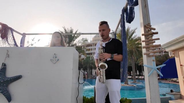 Sax Improvisation in Kempinski Pool at the Dubai Palm смотреть онлайн