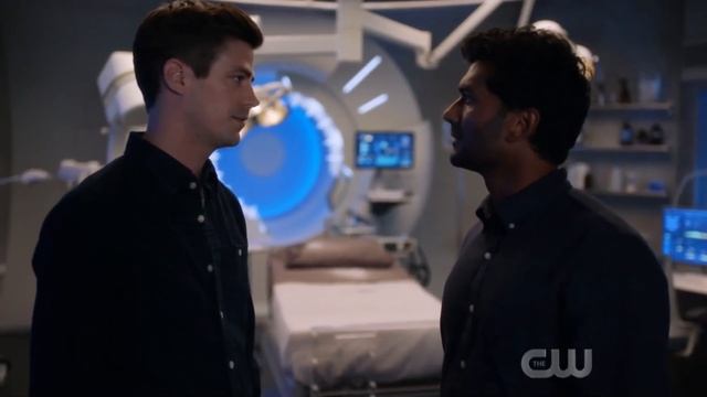 ПОДГОТОВКА К УЖАСНОМУ КРИЗИСУ [Обзор промо 4-ой серии] / Флэш | The Flash смотреть онлайн