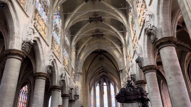 Église Notre Dame des Victoires смотреть онлайн