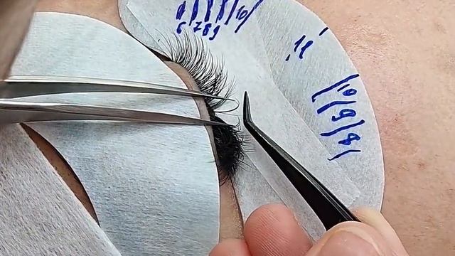 2д объем. Идеальное распушение для густых ресниц. Наращивание ресниц. Работа ученицы на повышении. смотреть онлайн