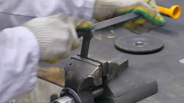 Доктор Дью пилит напильником ключ 10 часов | копроDIY смотреть онлайн