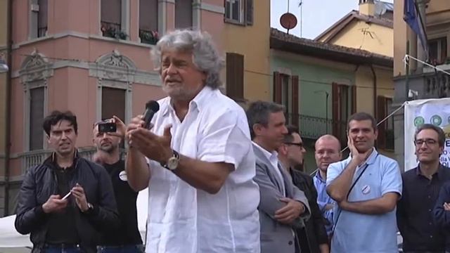 Beppe Grillo - Lodi - 21/05/2013 (1 di 6) смотреть онлайн