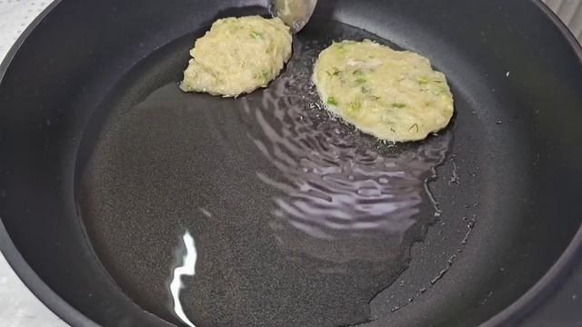 Подсели всей семьей на эту Вкуснятину! Летом самое то - 10 минут и готово! Лучший Рецепт из Кабачко смотреть онлайн