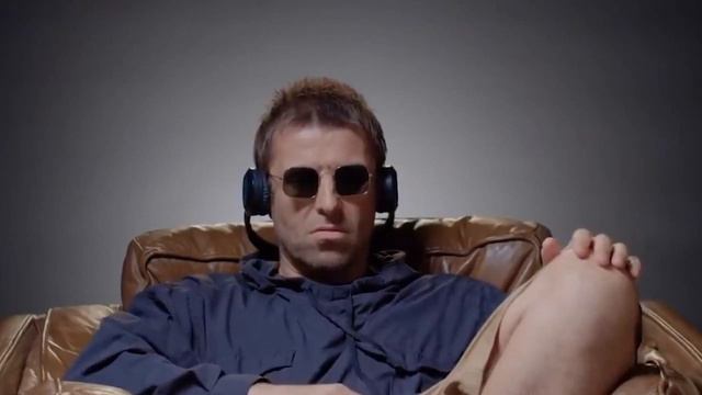 Liam Gallagher Reacts to Noel's New Song! смотреть онлайн