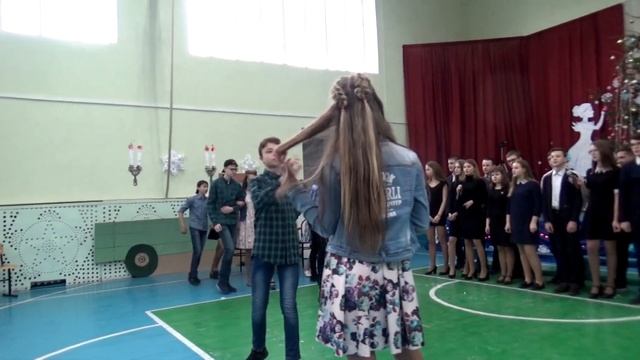 Новогоднее шоу 2018 8 Б класс смотреть онлайн