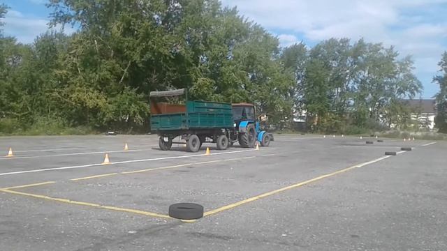 Сдаём на категорию C тракторных прав. Тюмень смотреть онлайн